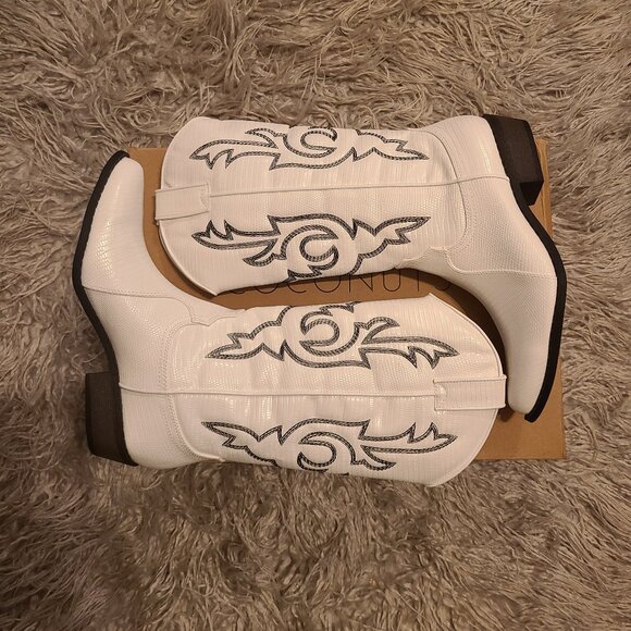 Coconuts by Matisse Cowboy Boots - Picture 1 of 5